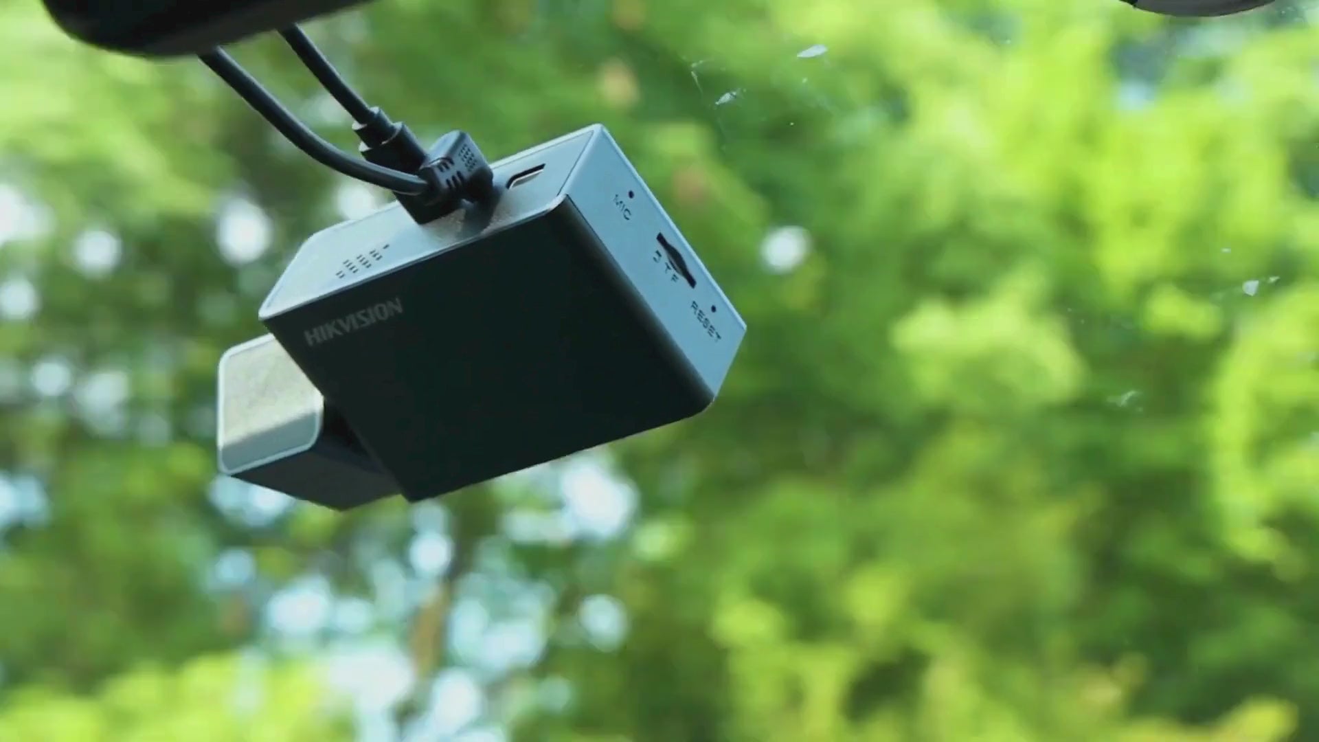 Hikvision C8 dash cam with 128GB SD card